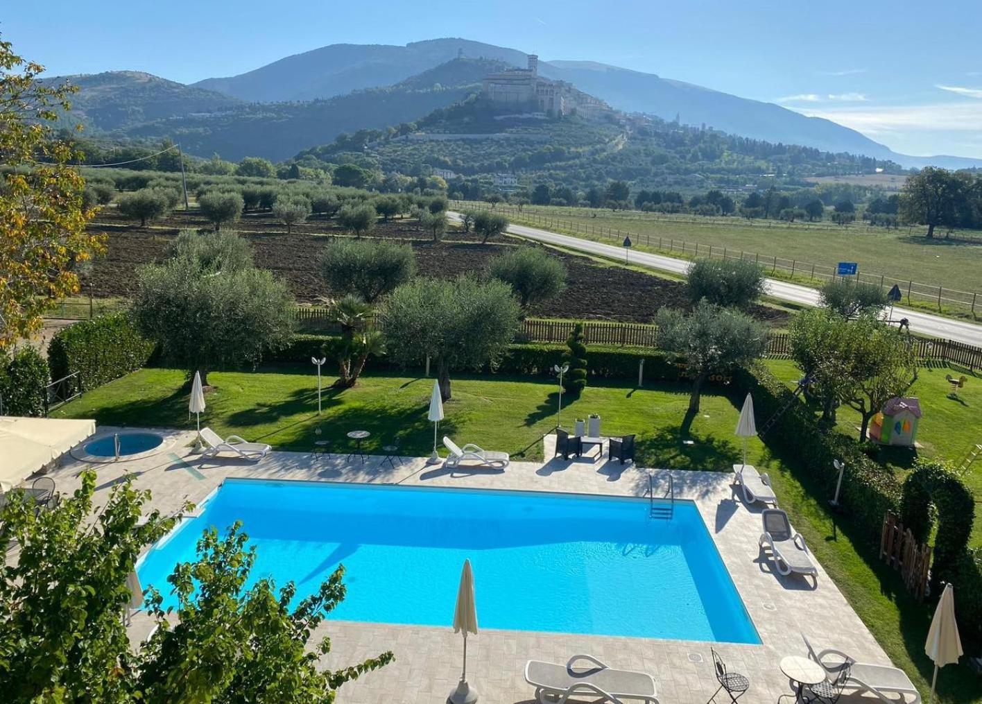 Agriturismo Il Girasole Asís Exterior foto