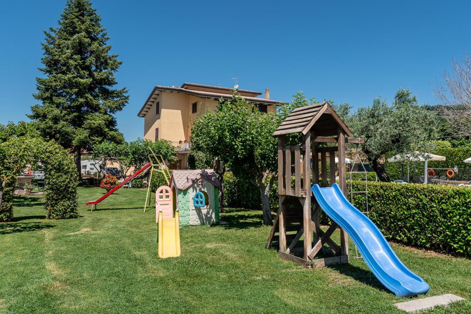 Agriturismo Il Girasole Asís Exterior foto