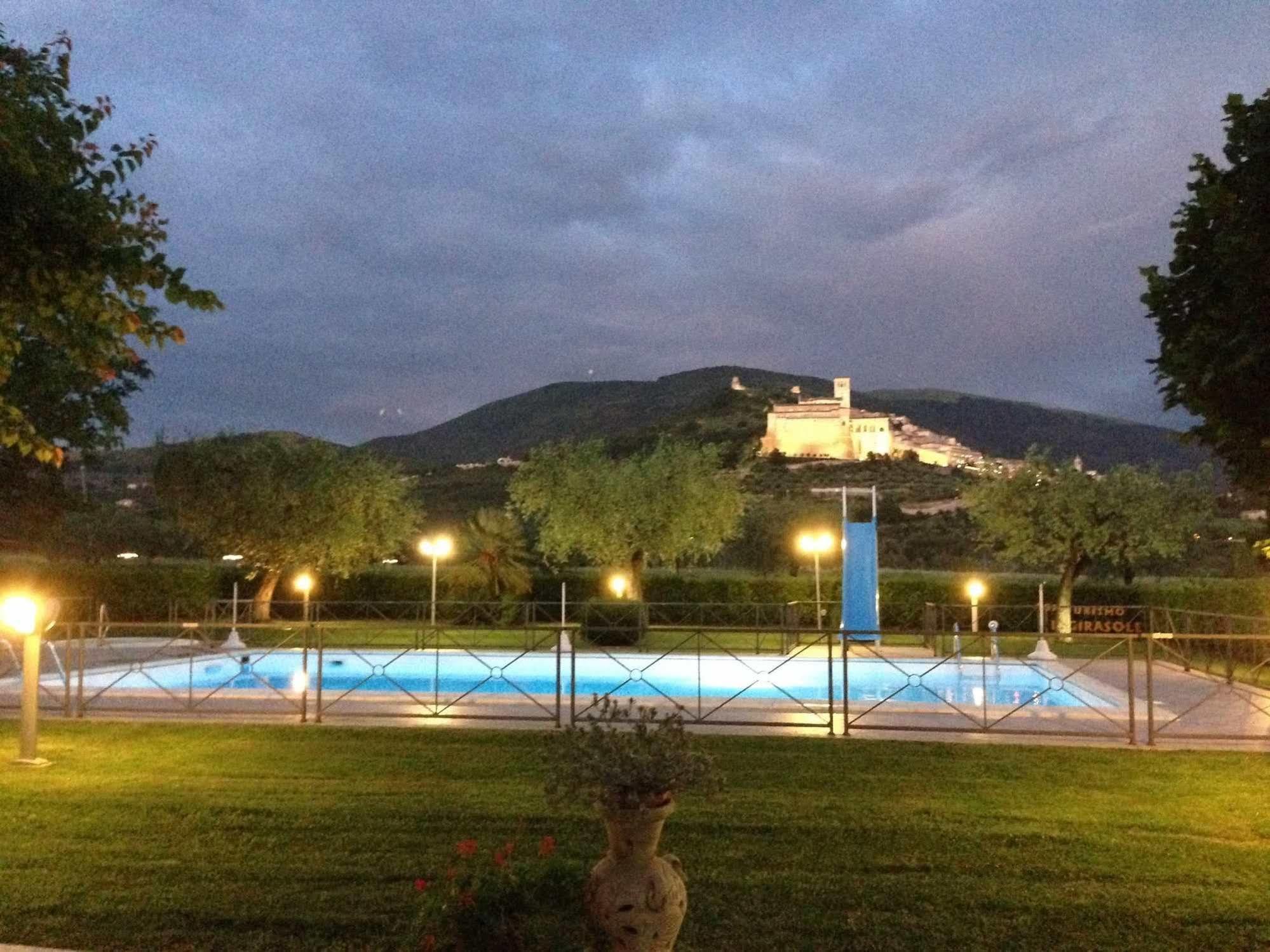 Agriturismo Il Girasole Asís Exterior foto