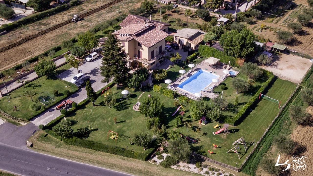 Agriturismo Il Girasole Asís Exterior foto