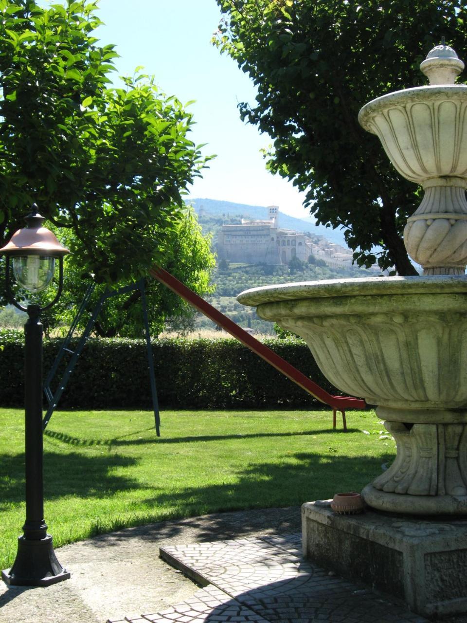 Agriturismo Il Girasole Asís Exterior foto