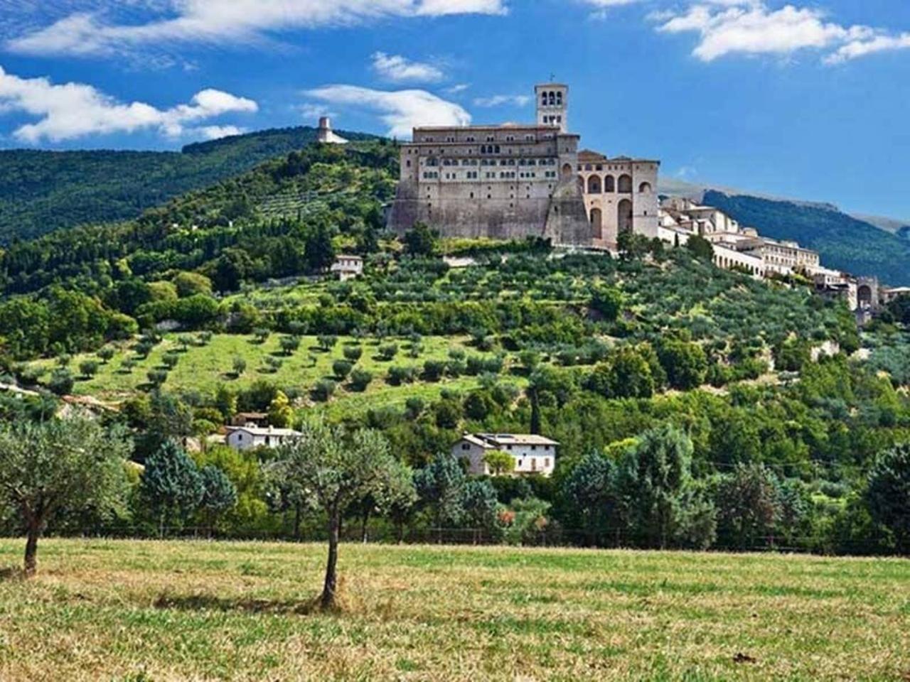 Agriturismo Il Girasole Asís Exterior foto